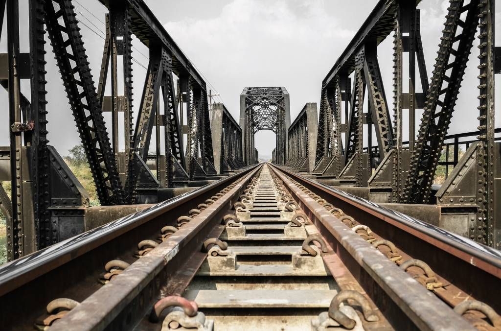 Eisenbahnbrücke aus Metall