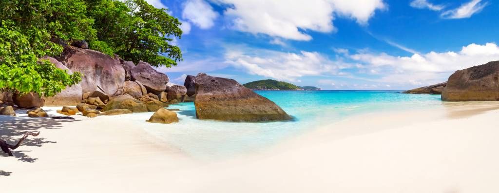 Panoramafoto eines tropischen Strandes