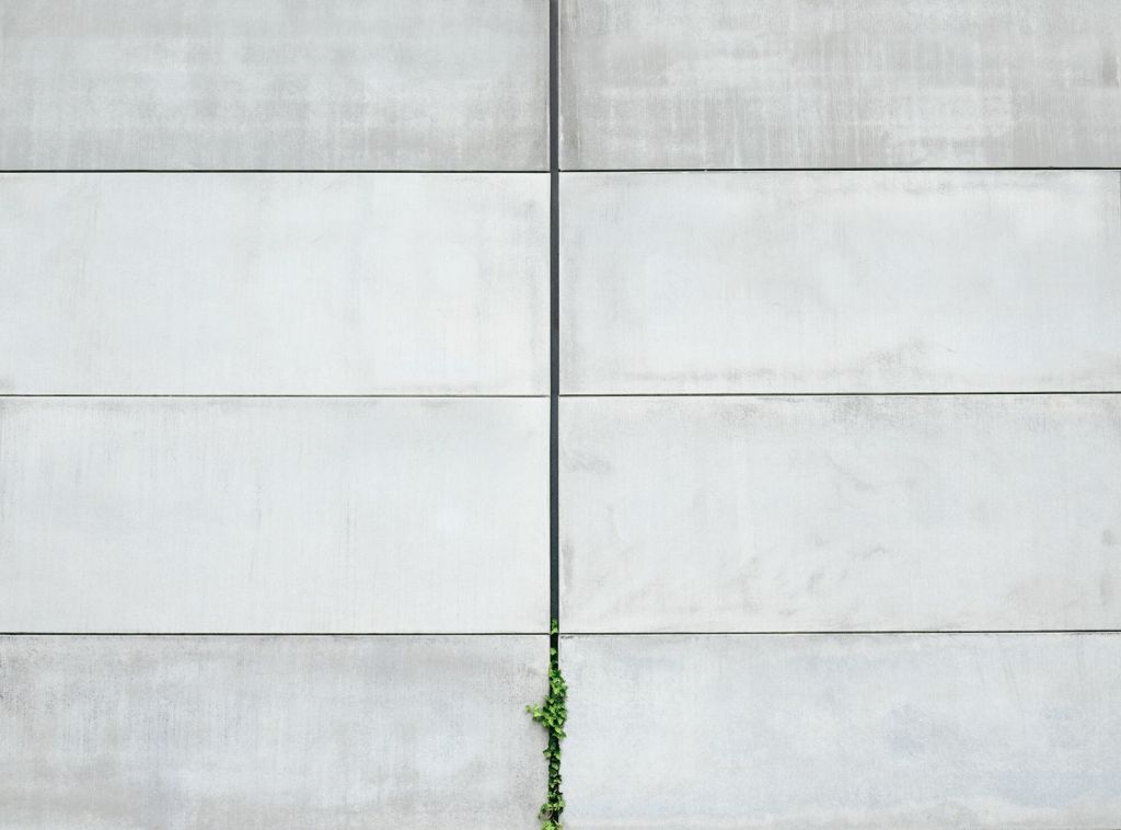 Wand aus Betonplatten