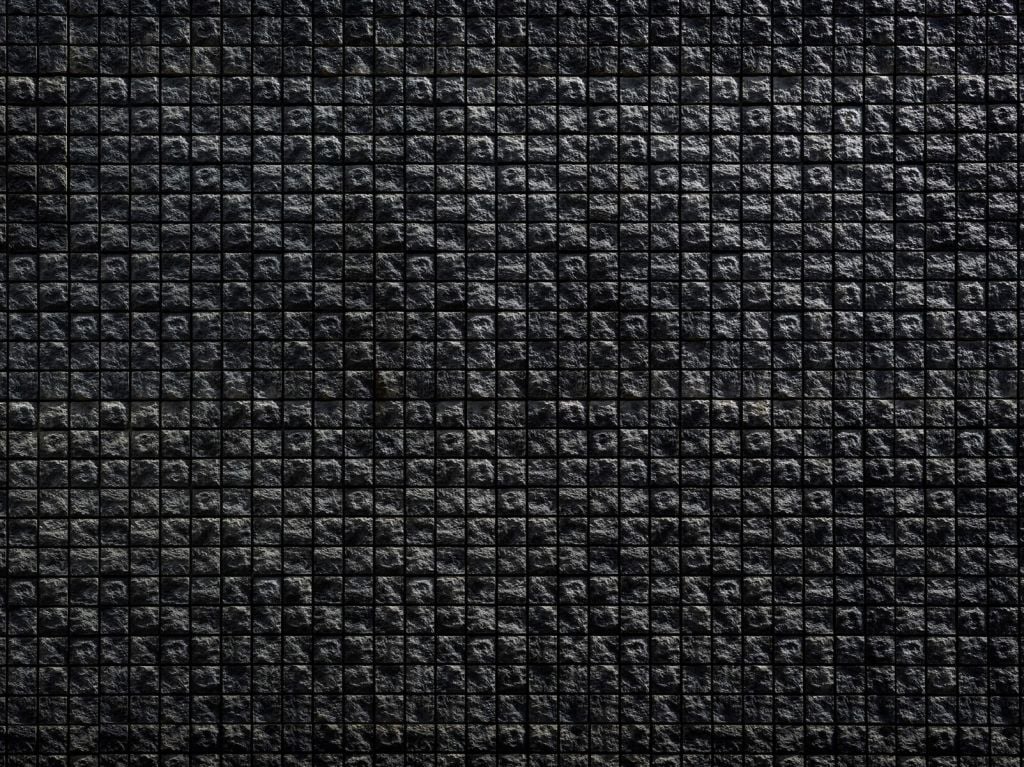 Quadratische schwarze Steine