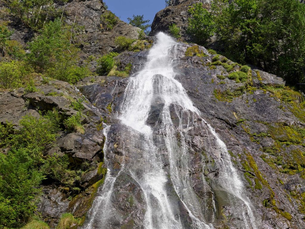 Schöner Wasserfall 