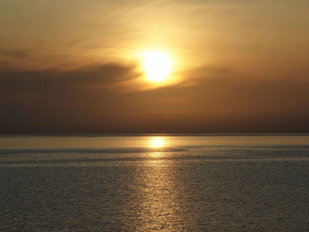 Sonnenaufgang auf See 