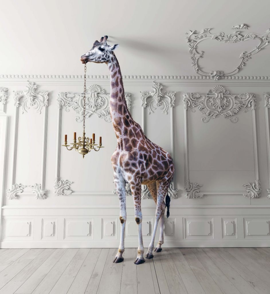 Giraffe mit Kerzenständer
