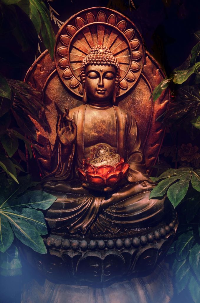 Buddha mit Blättern