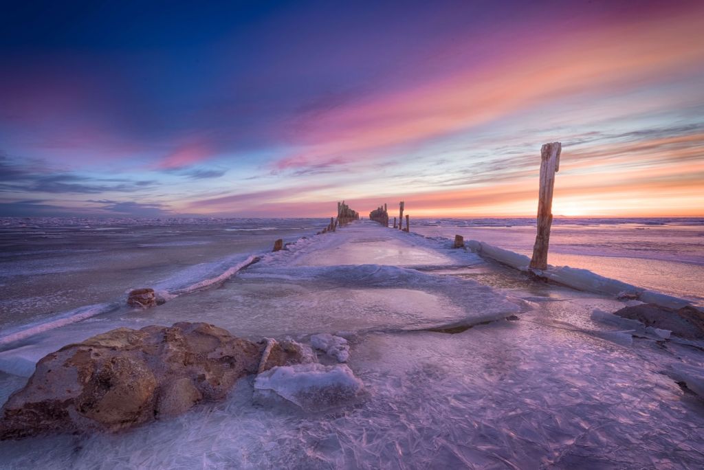 Mastenköpfe auf der gefrorenen Ostsee