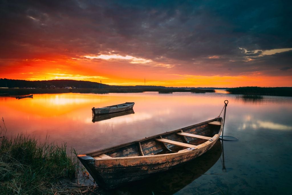 Boote bei Sonnenuntergang