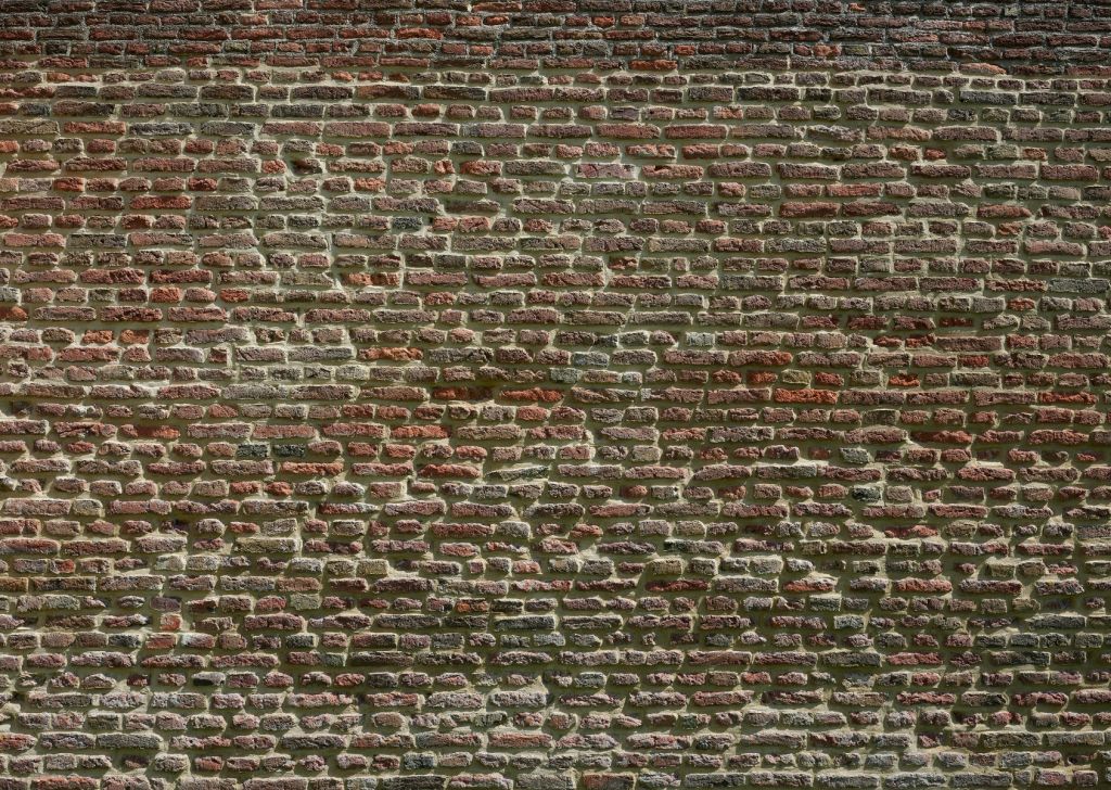 Mauer aus alten Ziegelsteinen