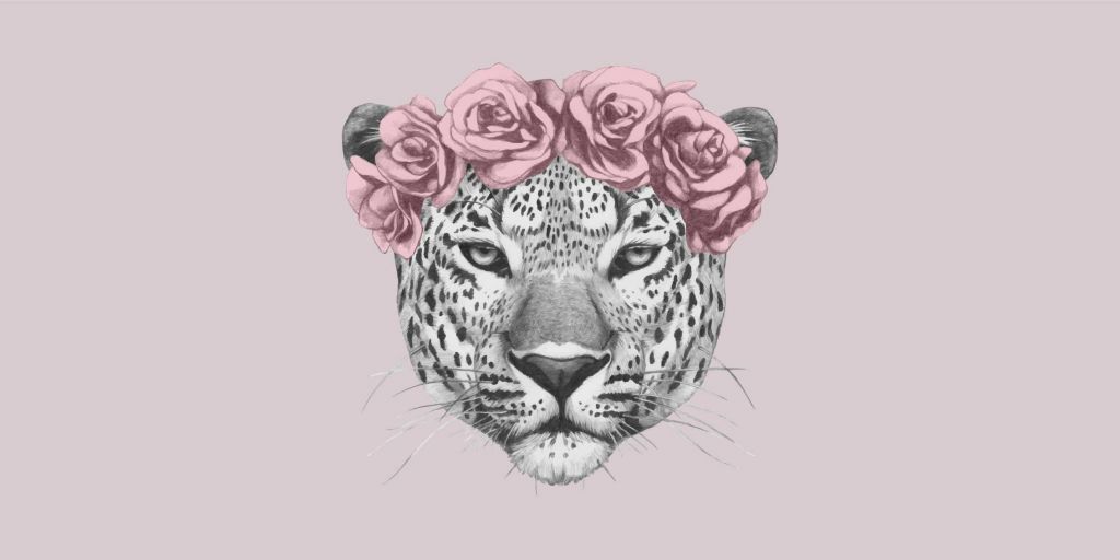 Leopard mit rosa Blumen