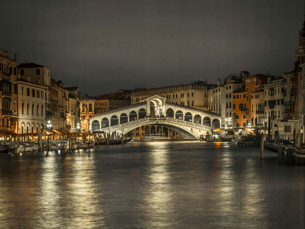 Rialto-Brücke am Abend