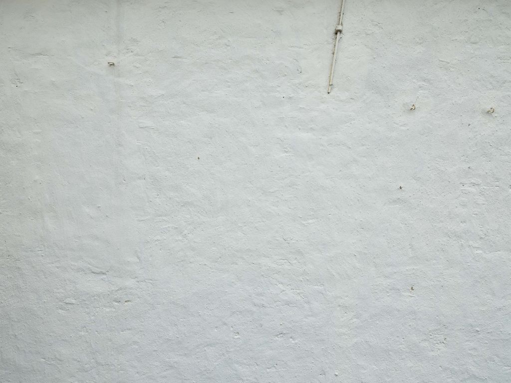 Wand mit weißem Stuck