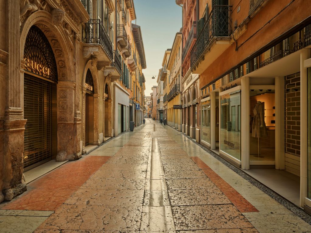 Einkaufsstraße in Italien