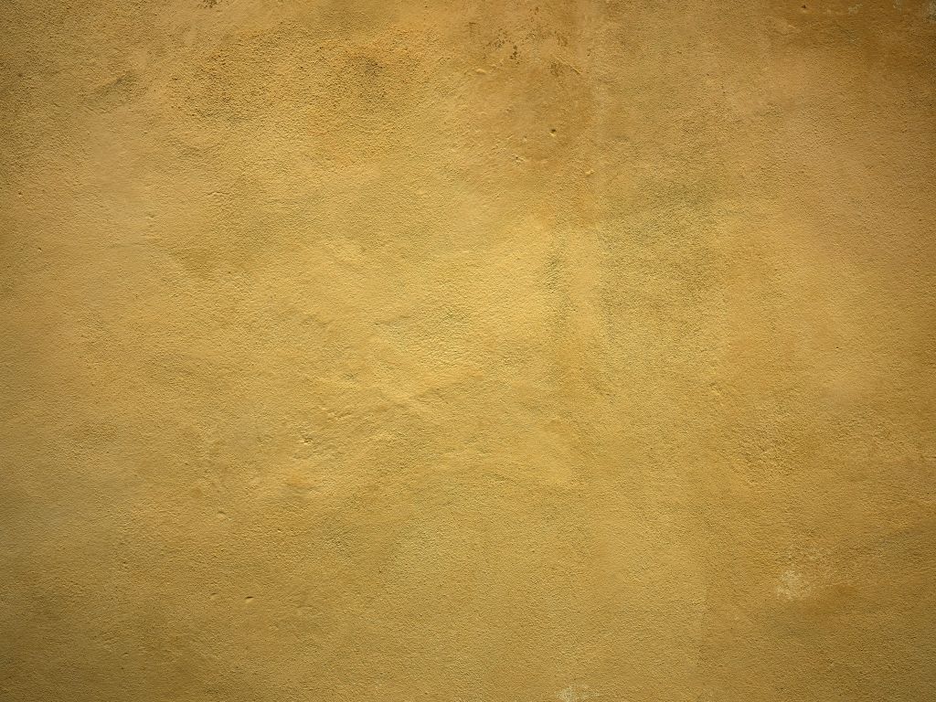 Wand in Ockergelb