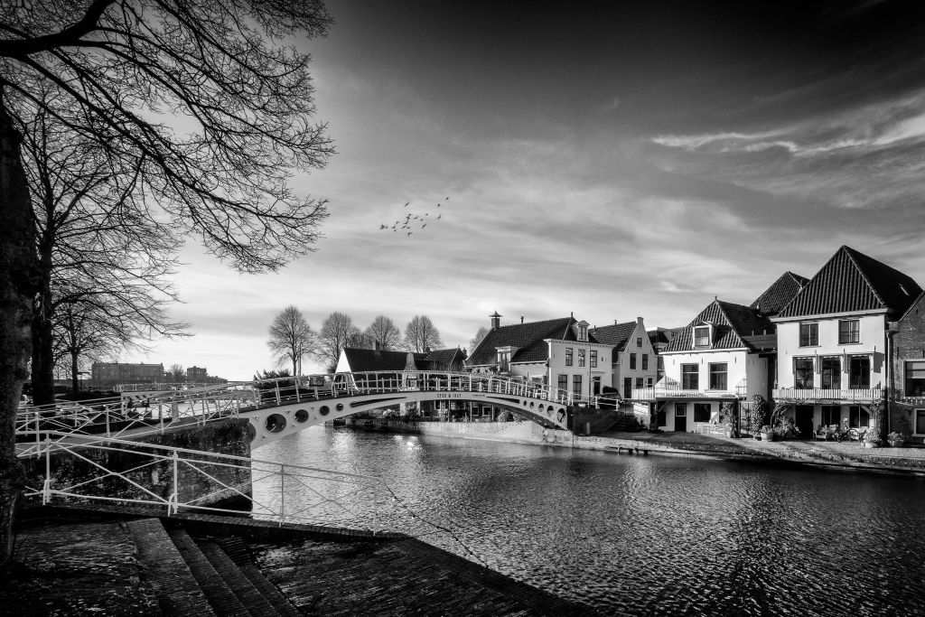 Festungsstadt Dokkum Brücke über Klein Diep Friesland 