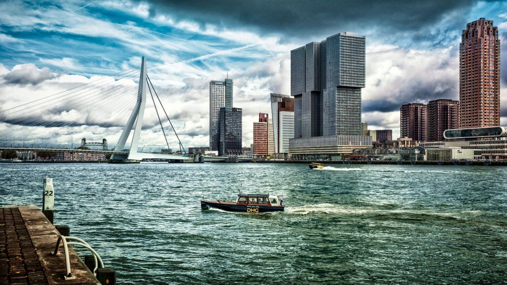 Skyline' Rotterdam mit Blick auf den Kop van Zuid in Farbe 