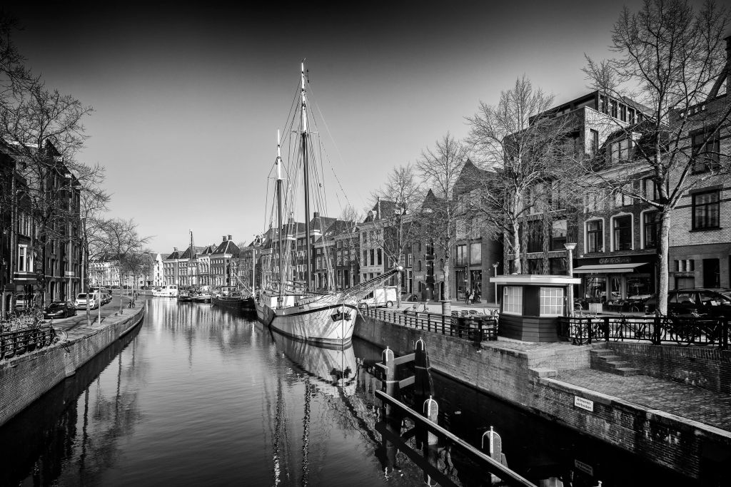Historisches Schiff im Fluss A in Groningen In Schwarz und Weiß 