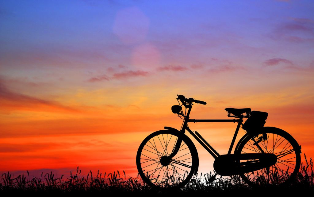 Oldtimer-Fahrrad bei Sonnenuntergang
