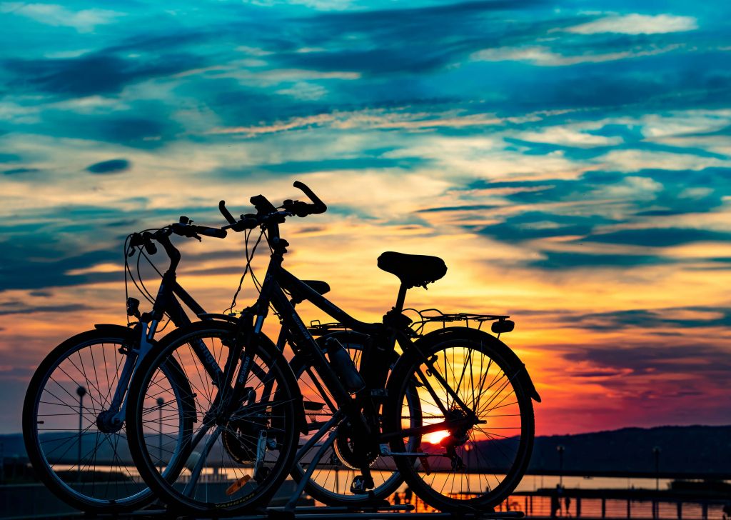 Radfahren bei Sonnenuntergang