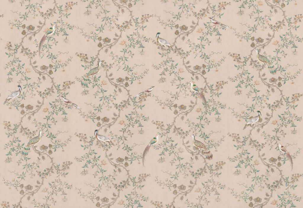 Fasane zwischen blühenden Ranken