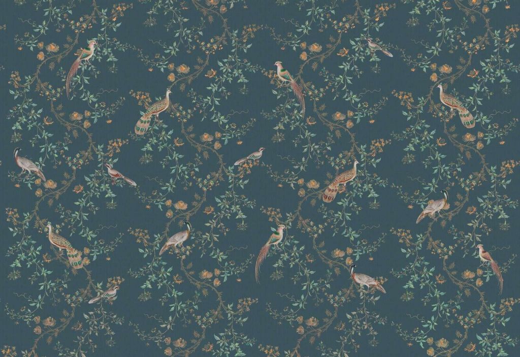 Fasane in nächtlicher Blumenpracht.