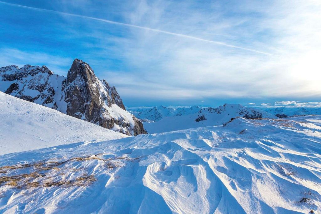 Eisige Gipfel und Winterlicht