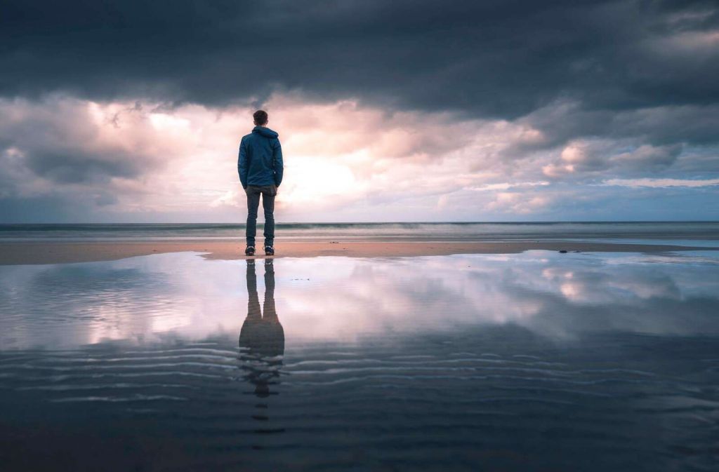 Stille an einem Spiegelstrand