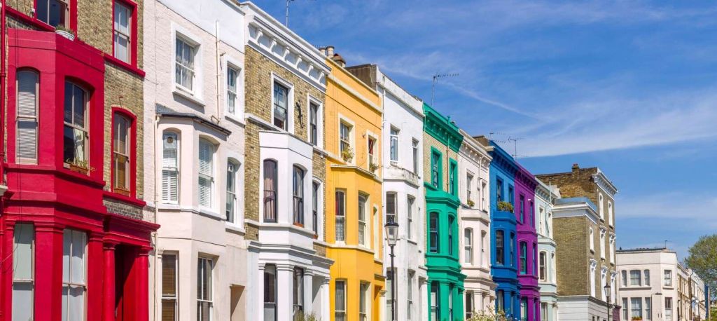 Bunte Gebäude in der Portobello Road, London