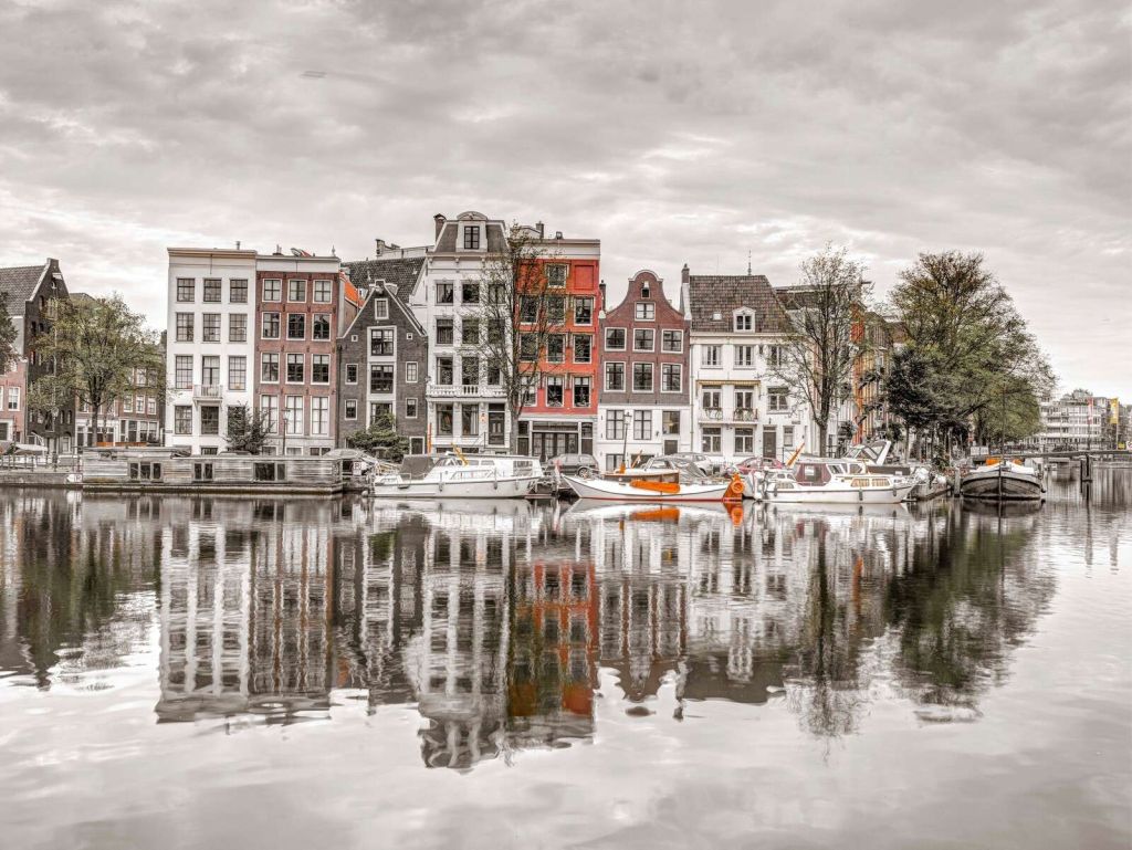Stadthäuser in Amsterdam am Kanal