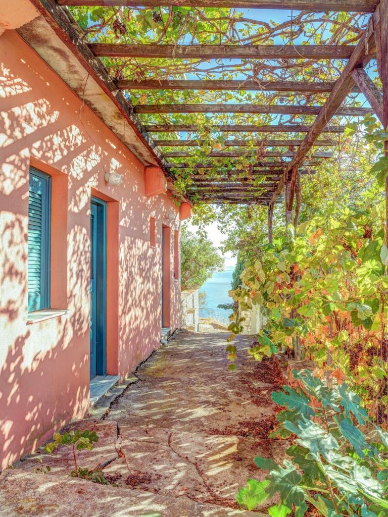 Mediterrane Pergola mit Meerblick