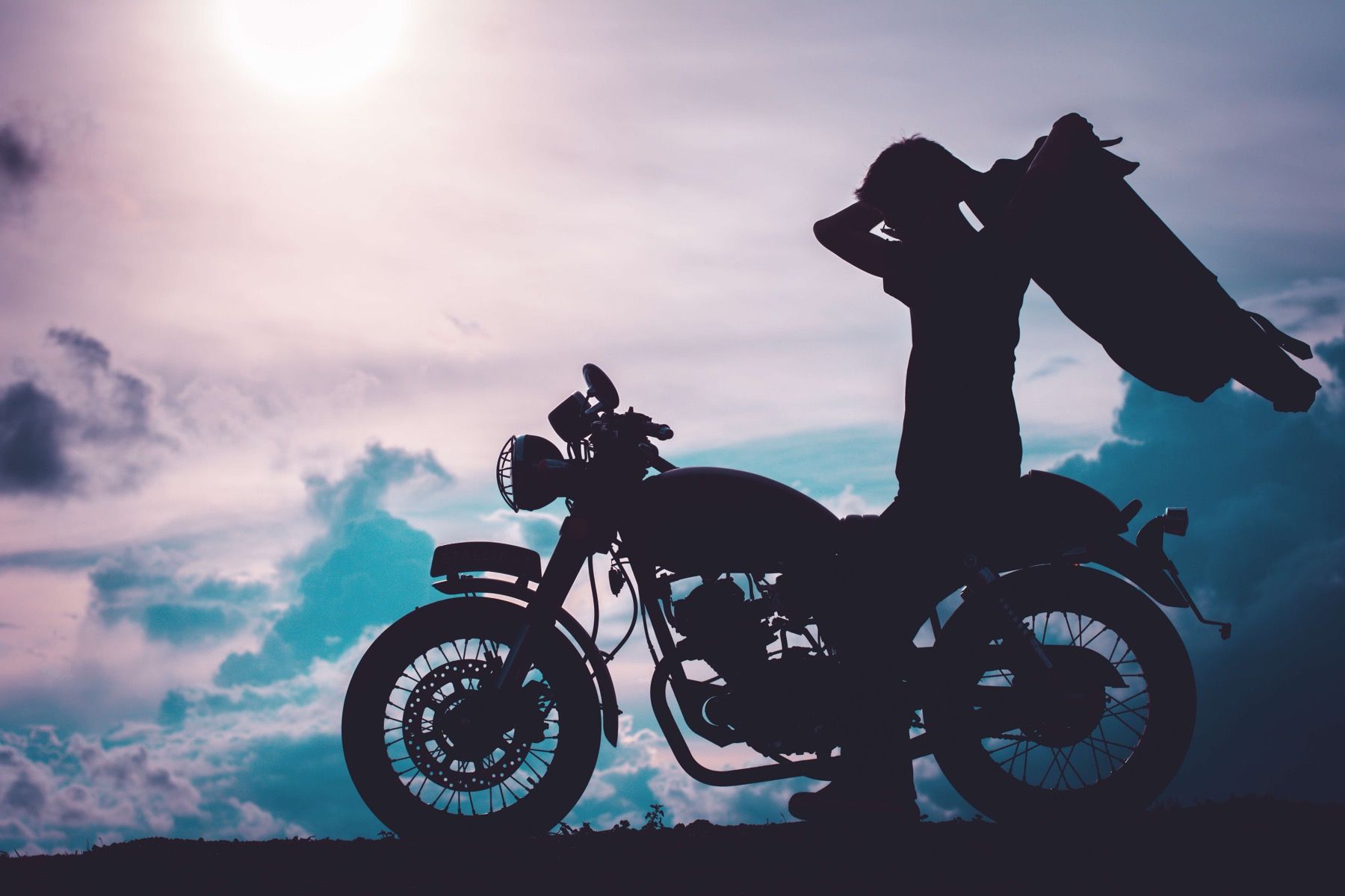 Silhouetten-Motorradfahrer