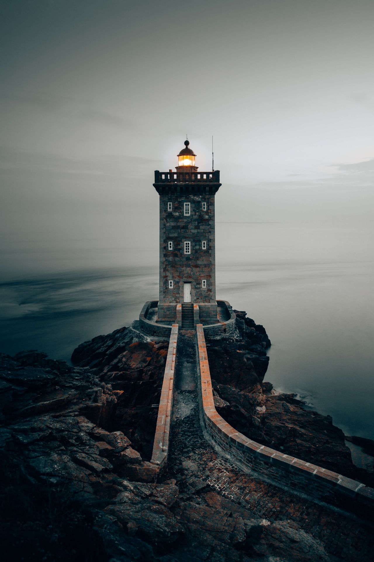 Leuchtturm in der Bretagne - Fototapete