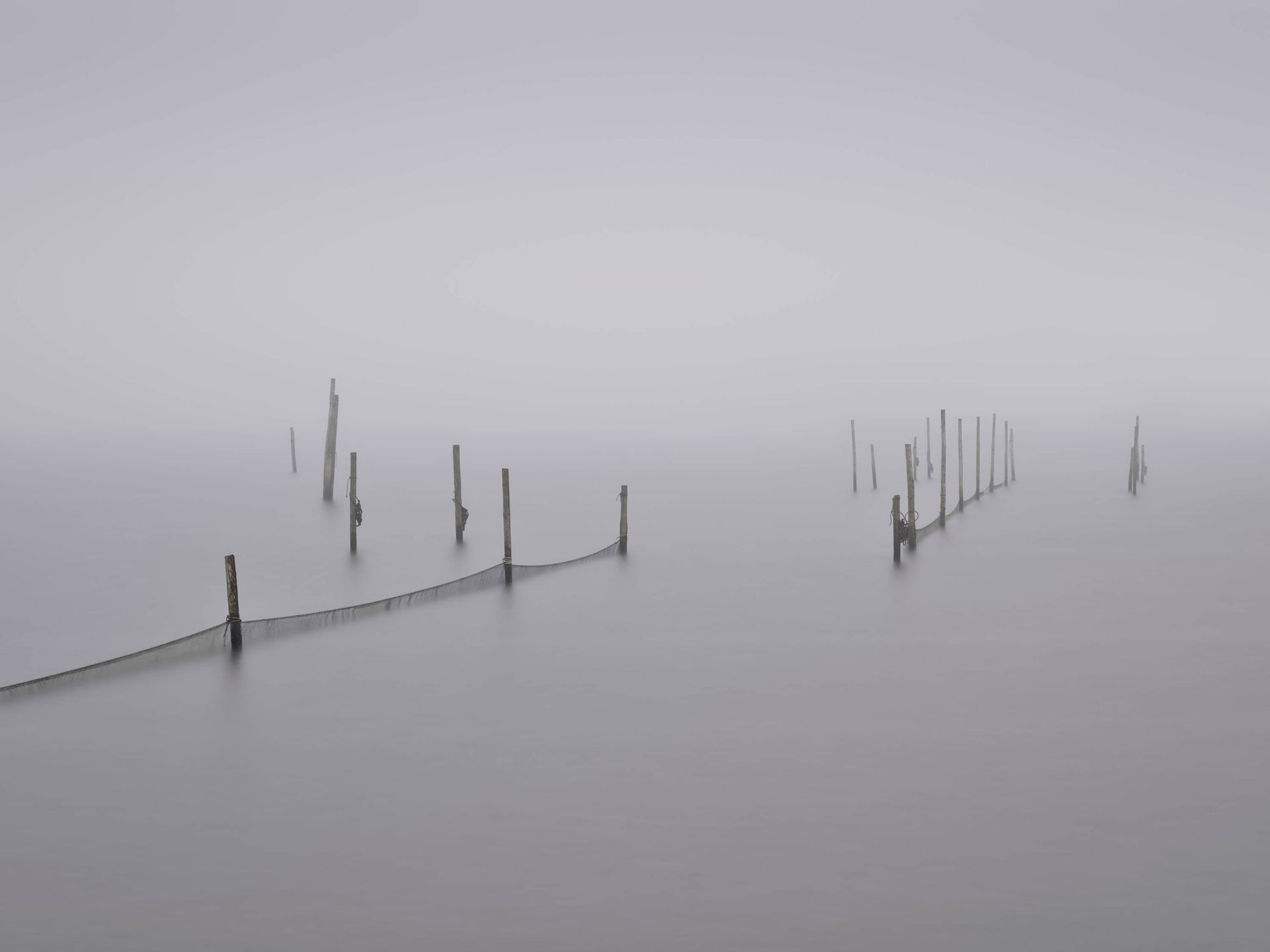 Fischernetze im Nebel