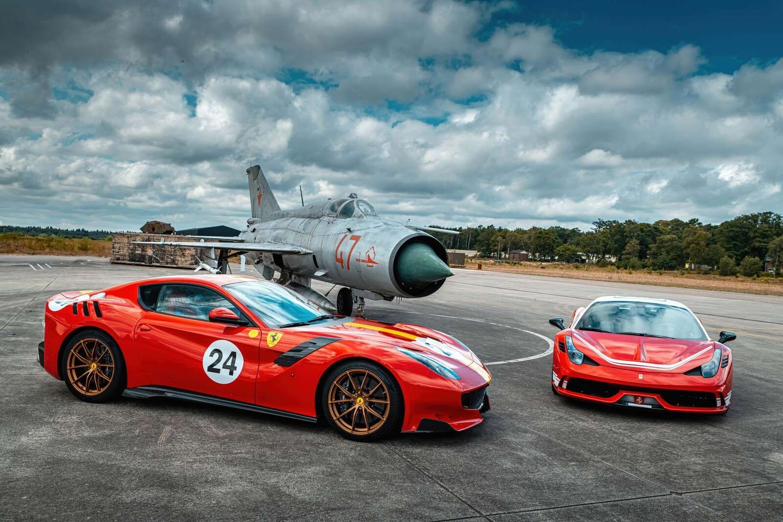 Exklusive Ferraris und Mig-21