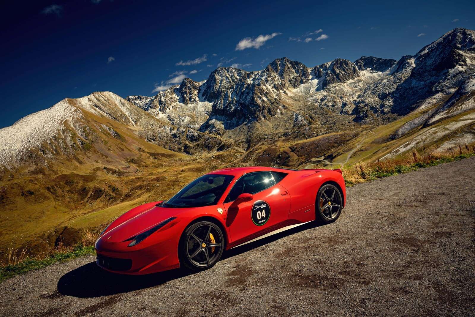 Ferrari 458 mit Alpentoppen