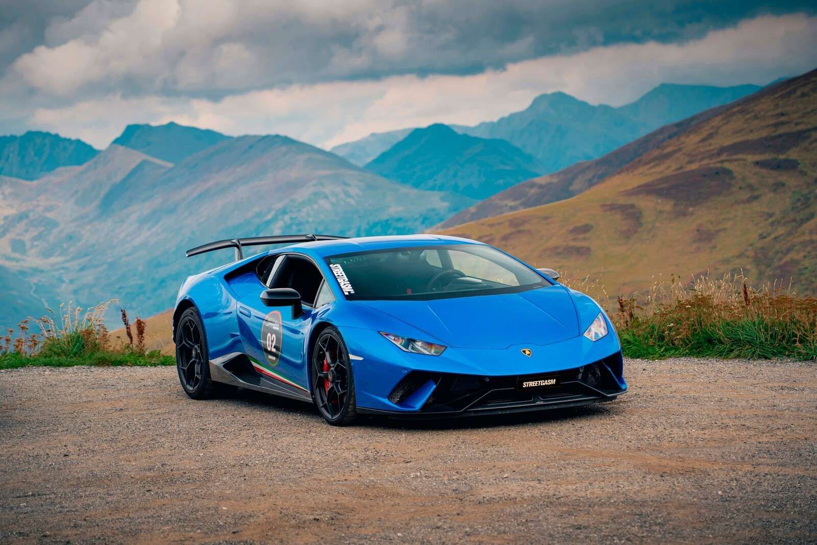 Lamborghini Huracán STO in den Bergen