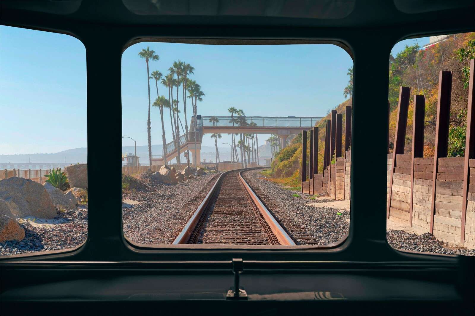 Eisenbahnlinie entlang der Palmenküste