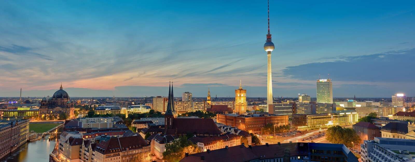 Abendlicht über der Berliner Skyline