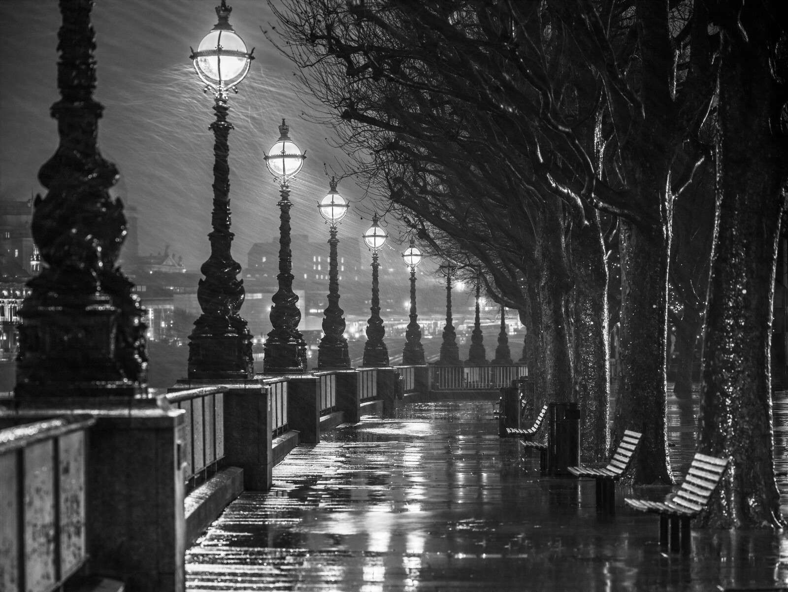Thames-Promenade am Abend, London, Vereinigtes Königreich