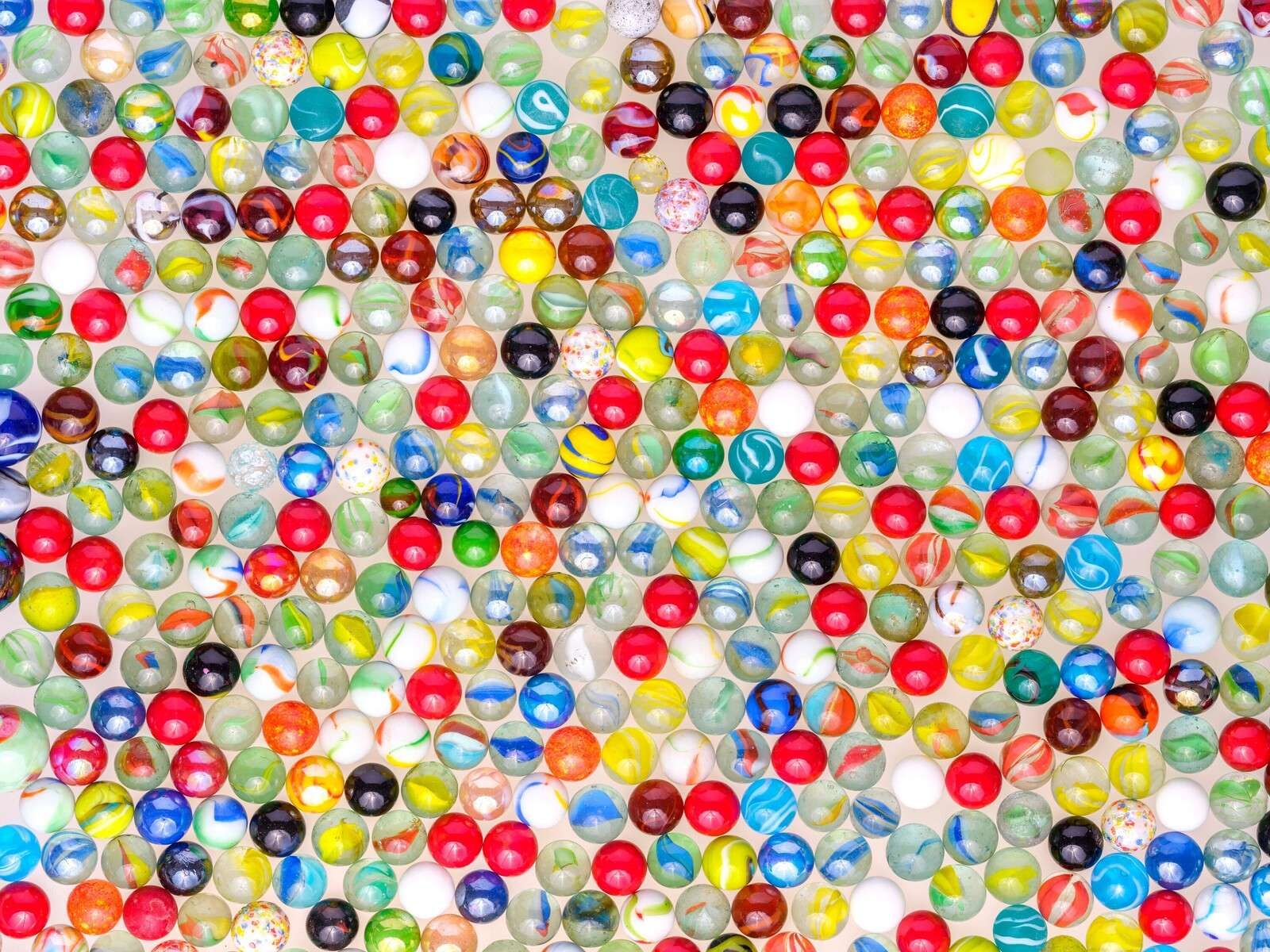 Bunte Glasmurmelmuster